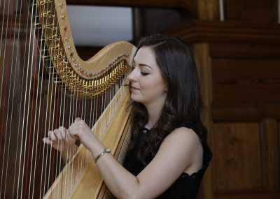 Anthea - harpist